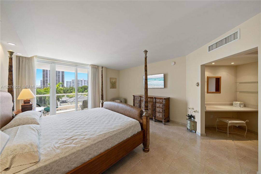 For Sale: $1,300,000 (2 beds, 2 baths, 2730 Square Feet)