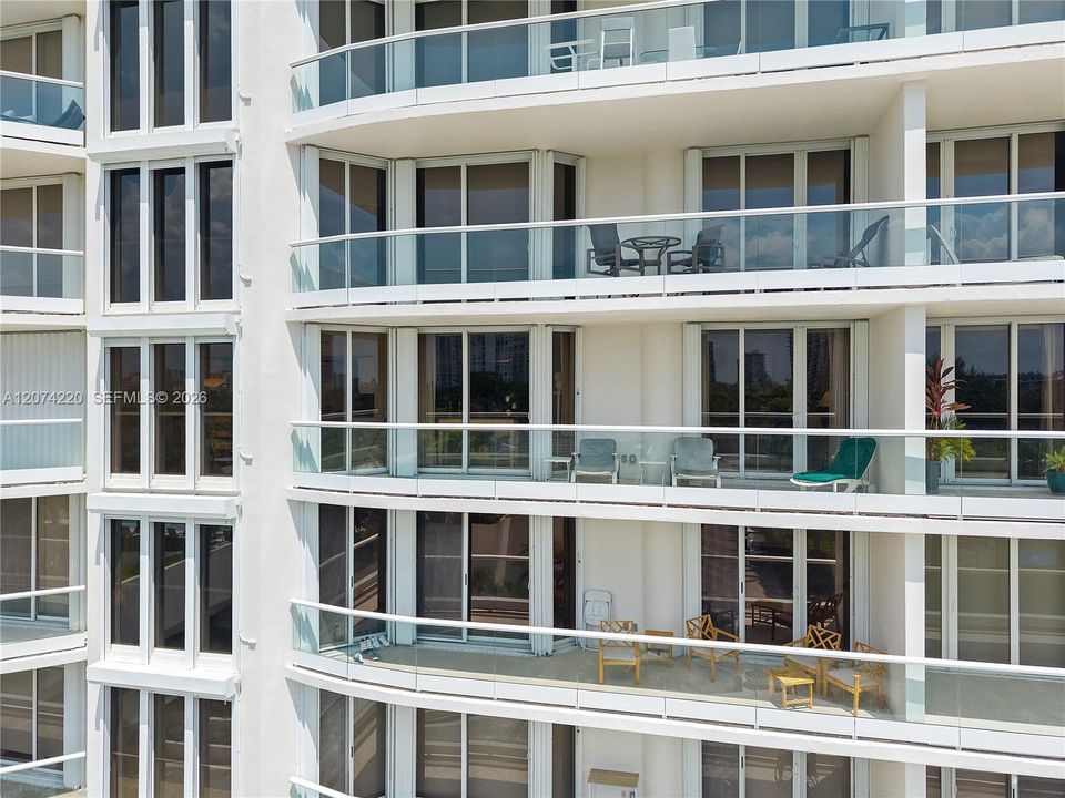 For Sale: $1,300,000 (2 beds, 2 baths, 2730 Square Feet)