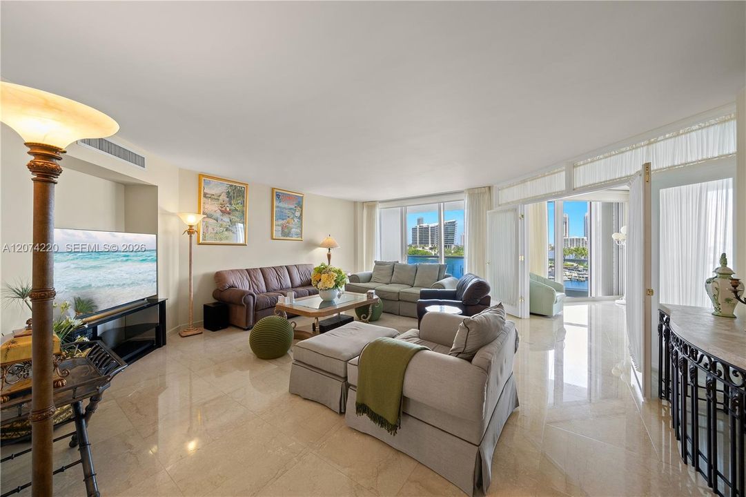 For Sale: $1,300,000 (2 beds, 2 baths, 2730 Square Feet)