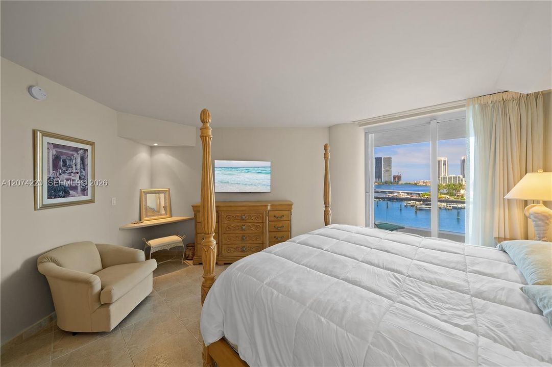 For Sale: $1,300,000 (2 beds, 2 baths, 2730 Square Feet)