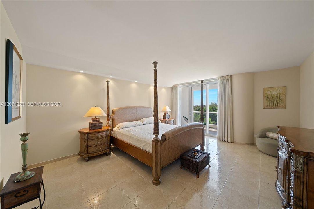 For Sale: $1,300,000 (2 beds, 2 baths, 2730 Square Feet)
