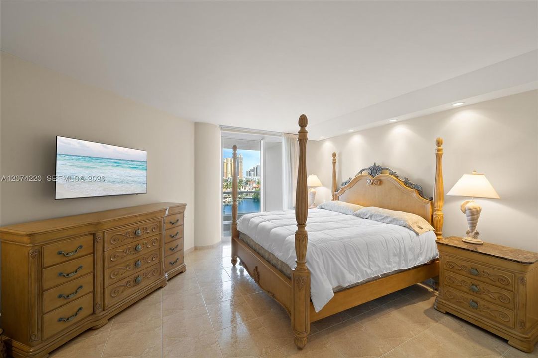 For Sale: $1,300,000 (2 beds, 2 baths, 2730 Square Feet)