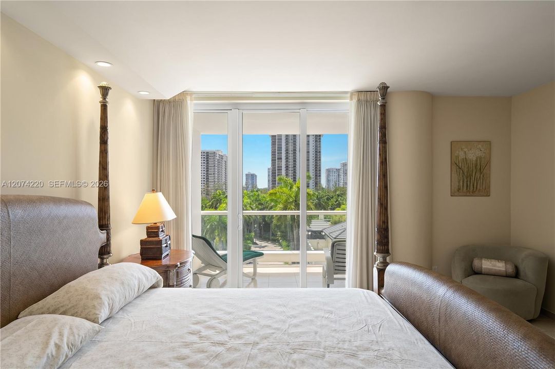 For Sale: $1,300,000 (2 beds, 2 baths, 2730 Square Feet)