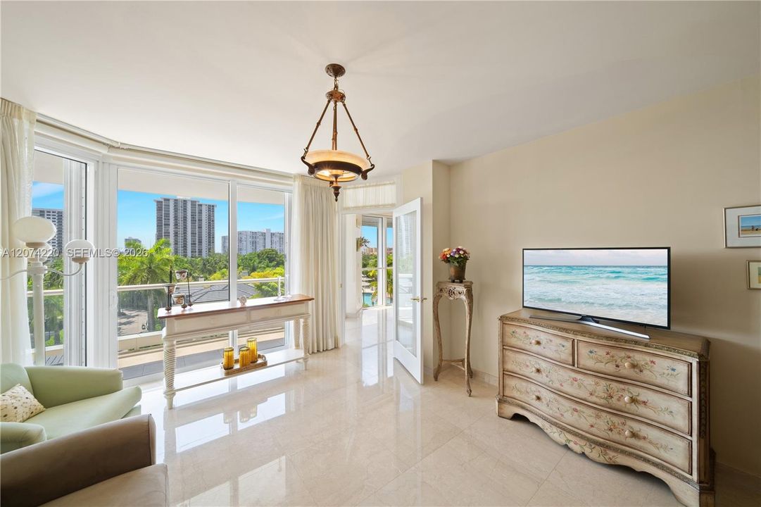 For Sale: $1,300,000 (2 beds, 2 baths, 2730 Square Feet)