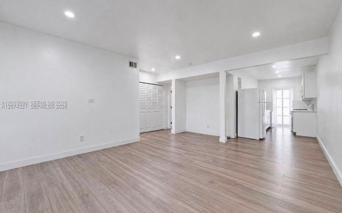 For Rent: $1,900 (1 beds, 1 baths, 620 Square Feet)
