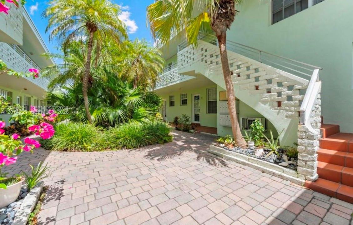 For Rent: $1,900 (1 beds, 1 baths, 620 Square Feet)
