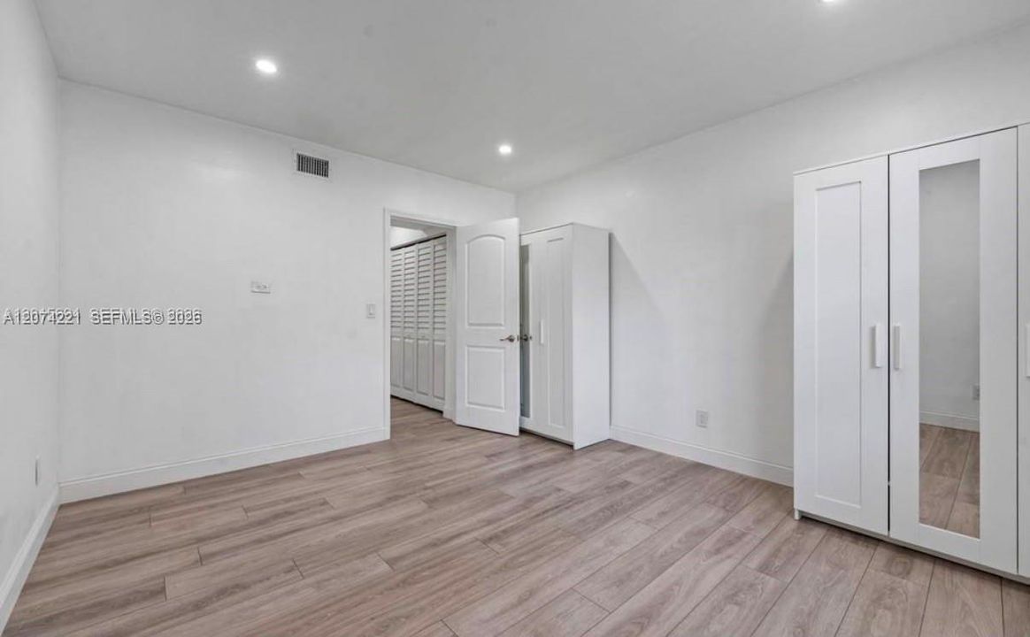 For Rent: $1,900 (1 beds, 1 baths, 620 Square Feet)