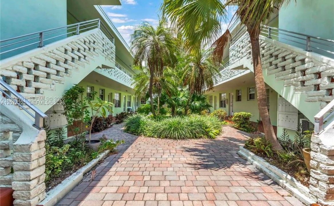 For Rent: $1,900 (1 beds, 1 baths, 620 Square Feet)