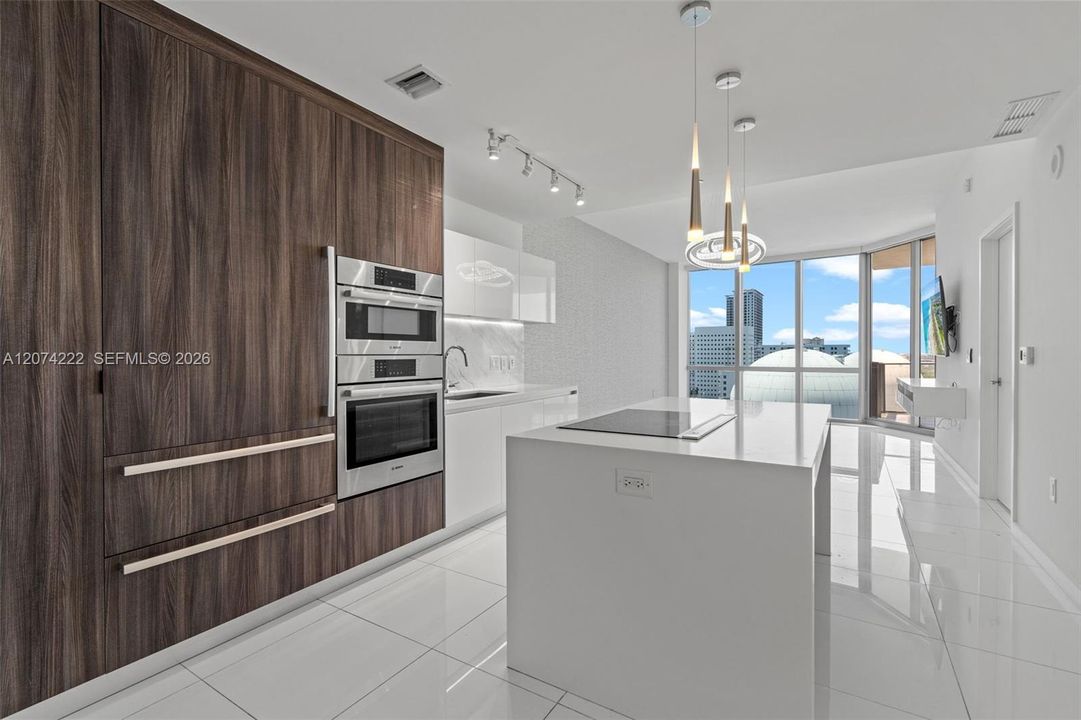 For Sale: $765,000 (1 beds, 2 baths, 1173 Square Feet)