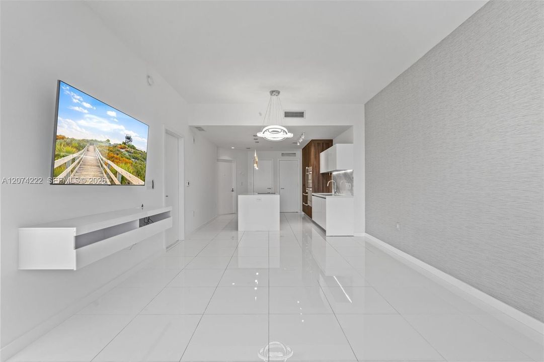 For Sale: $765,000 (1 beds, 2 baths, 1173 Square Feet)