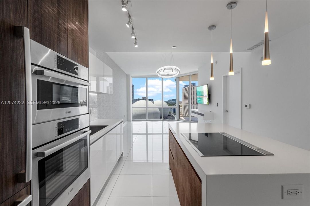For Sale: $765,000 (1 beds, 2 baths, 1173 Square Feet)