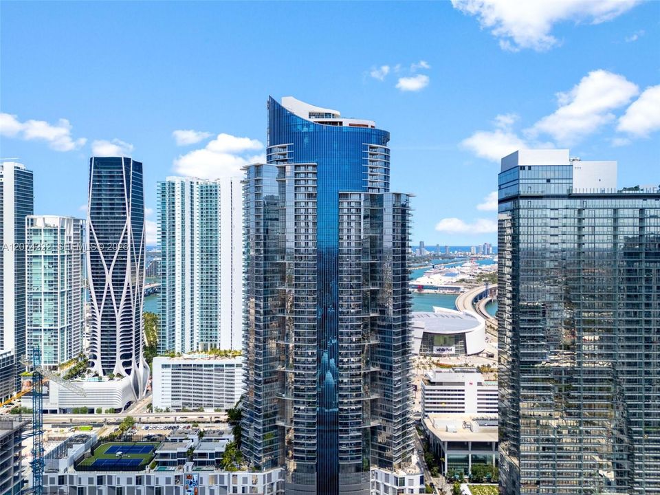 For Sale: $765,000 (1 beds, 2 baths, 1173 Square Feet)