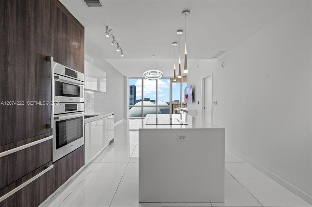 For Sale: $765,000 (1 beds, 2 baths, 1173 Square Feet)