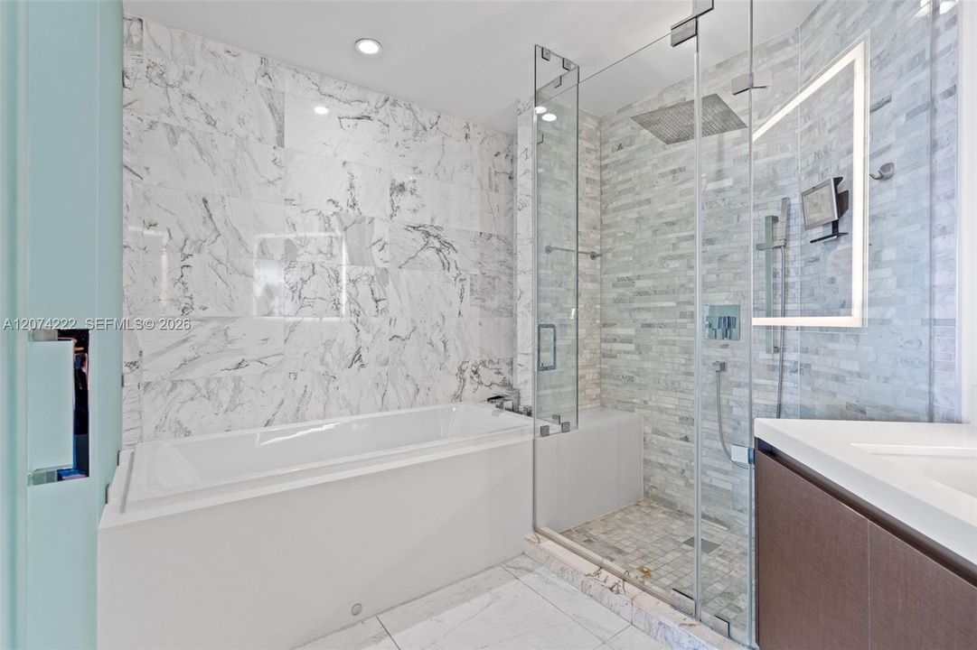 For Sale: $765,000 (1 beds, 2 baths, 1173 Square Feet)