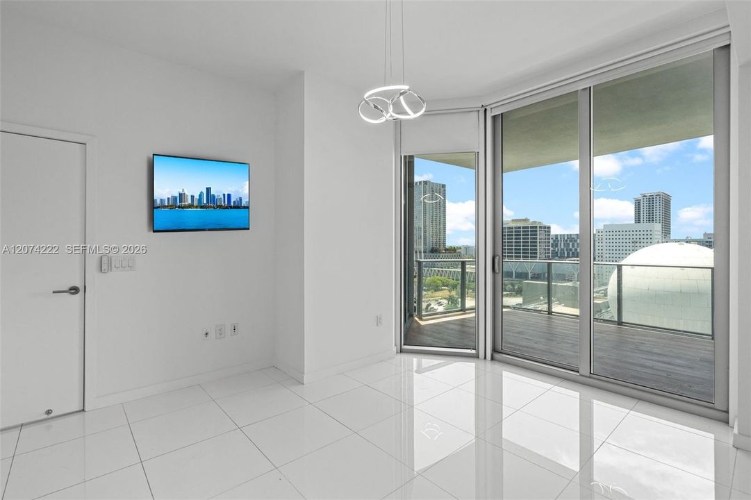 For Sale: $765,000 (1 beds, 2 baths, 1173 Square Feet)