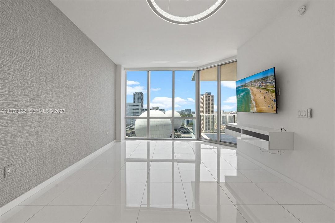 For Sale: $765,000 (1 beds, 2 baths, 1173 Square Feet)
