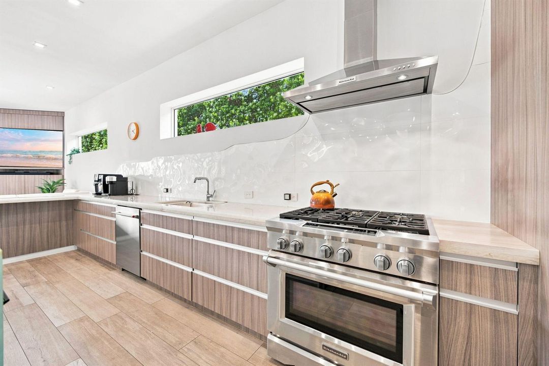11-web-or-mls-121-s-gordon-rd