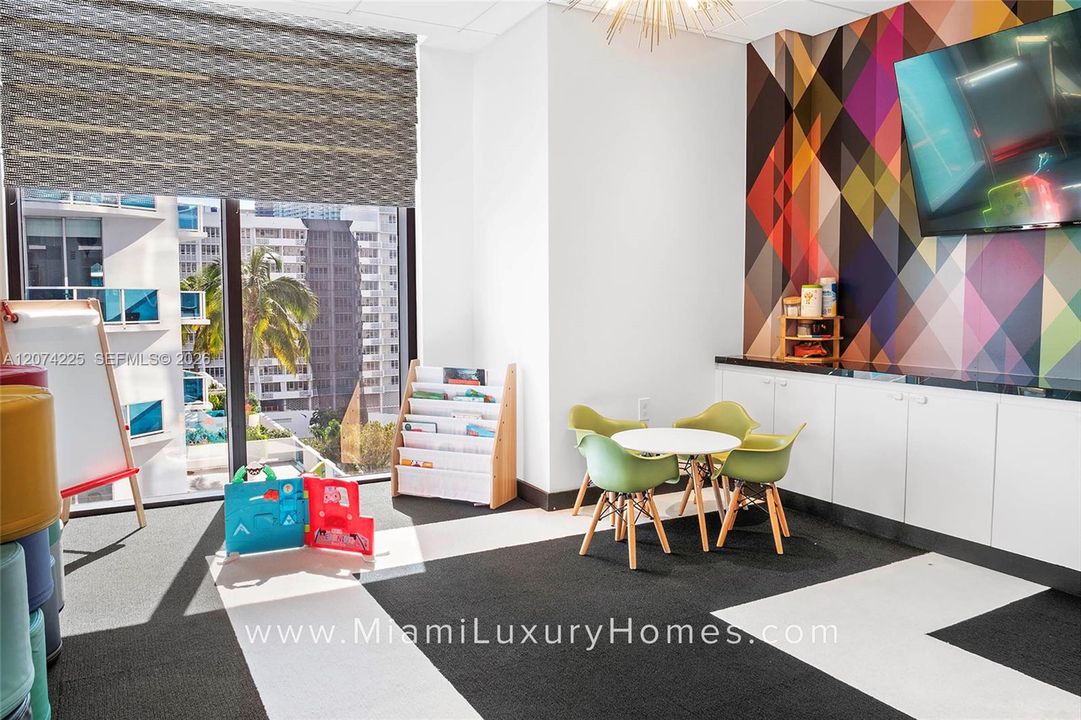 For Sale: $2,950,000 (3 beds, 4 baths, 2743 Square Feet)