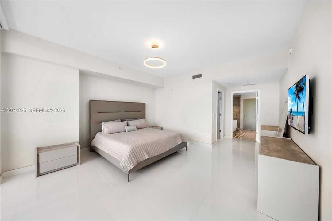 For Sale: $2,950,000 (3 beds, 4 baths, 2743 Square Feet)