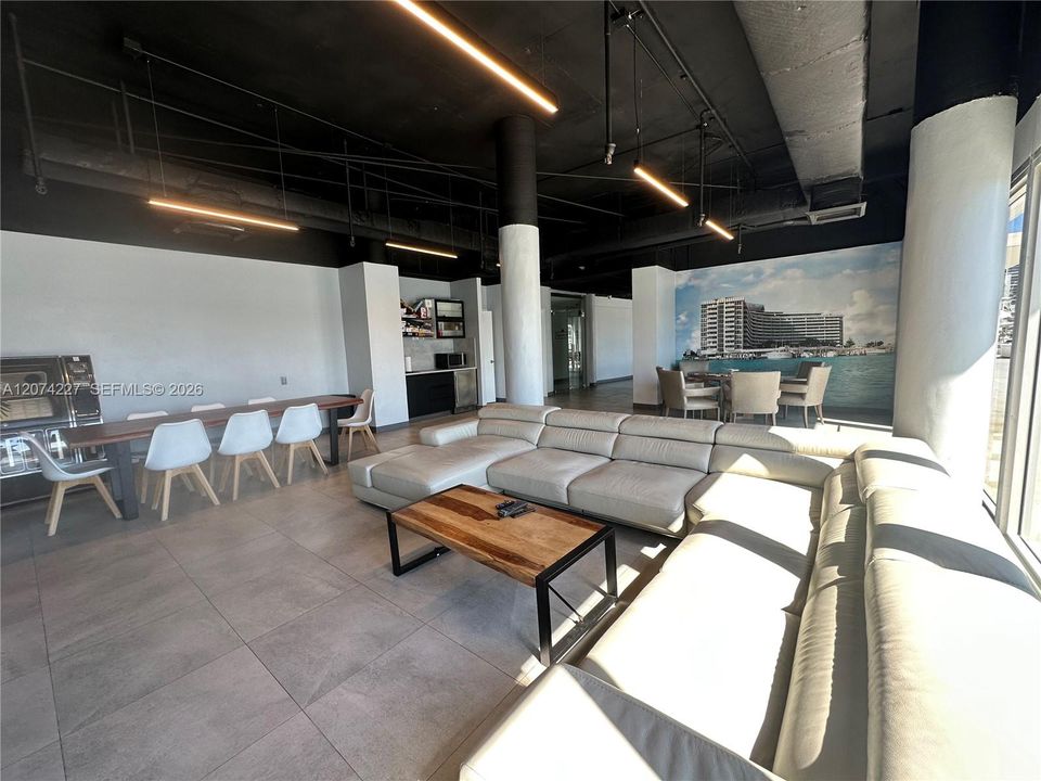 For Rent: $2,450 (1 beds, 1 baths, 678 Square Feet)
