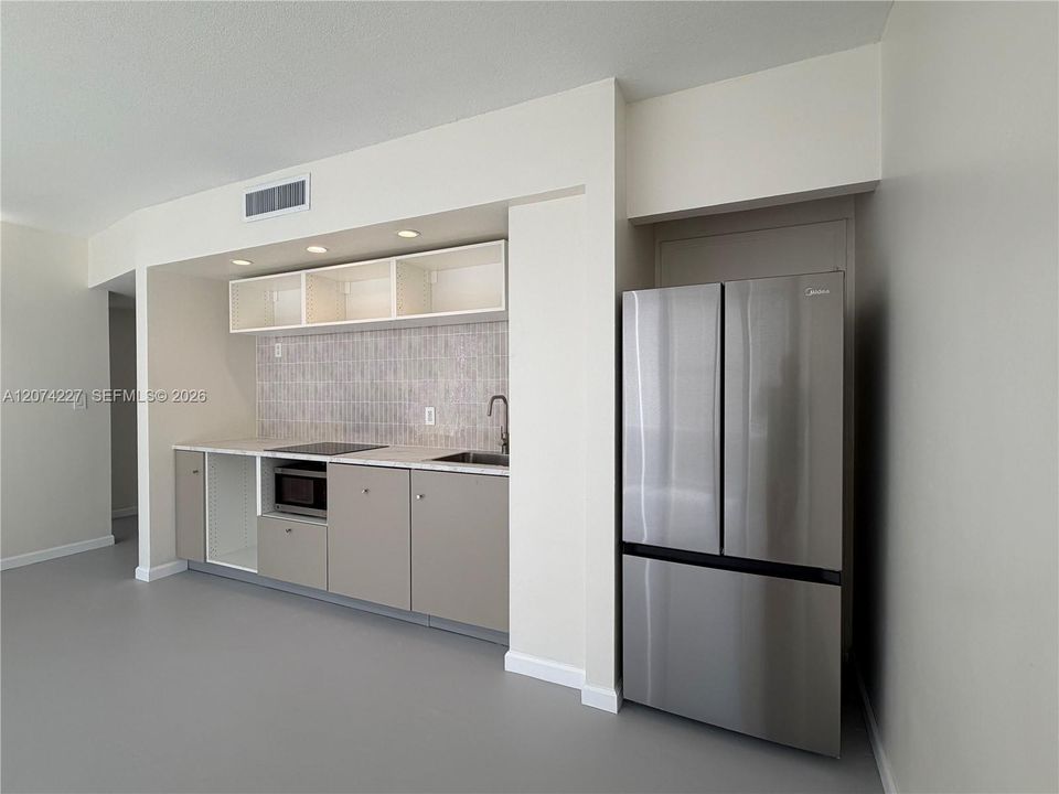 For Rent: $2,450 (1 beds, 1 baths, 678 Square Feet)