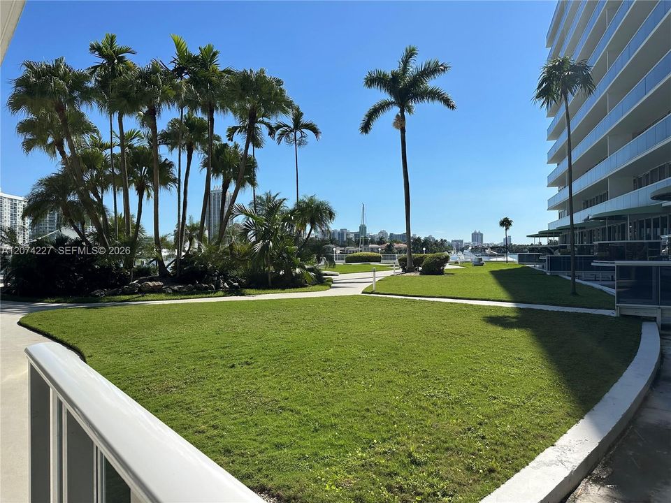 For Rent: $2,450 (1 beds, 1 baths, 678 Square Feet)