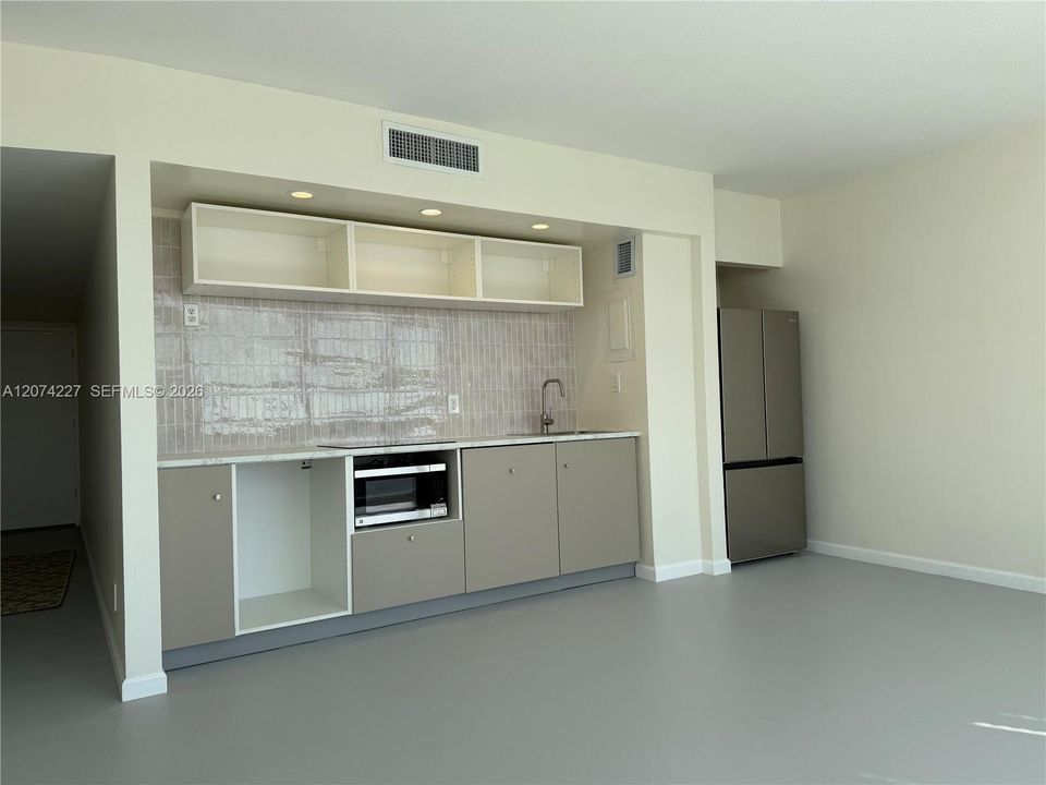For Rent: $2,450 (1 beds, 1 baths, 678 Square Feet)