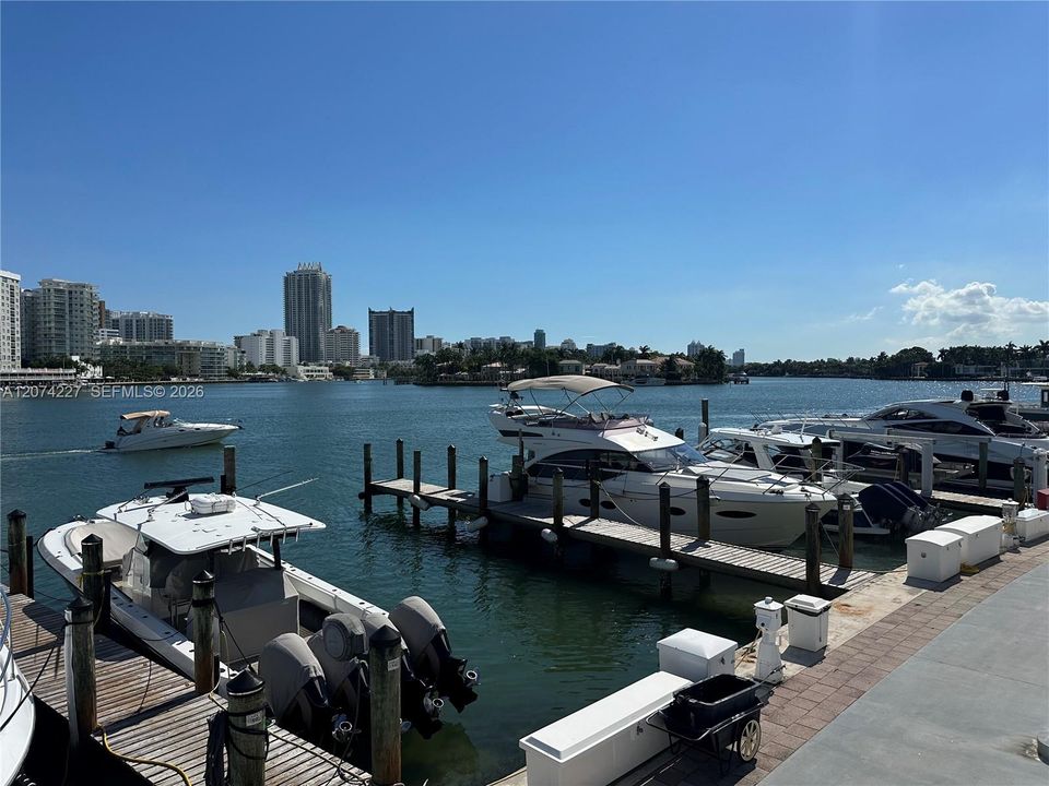 For Rent: $2,450 (1 beds, 1 baths, 678 Square Feet)