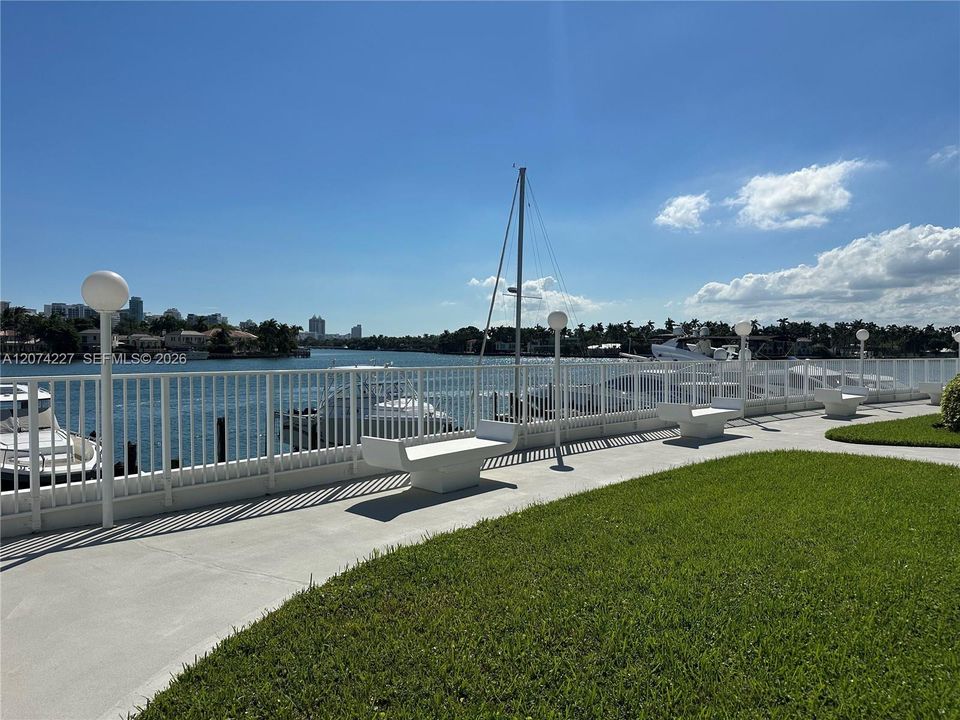 For Rent: $2,450 (1 beds, 1 baths, 678 Square Feet)