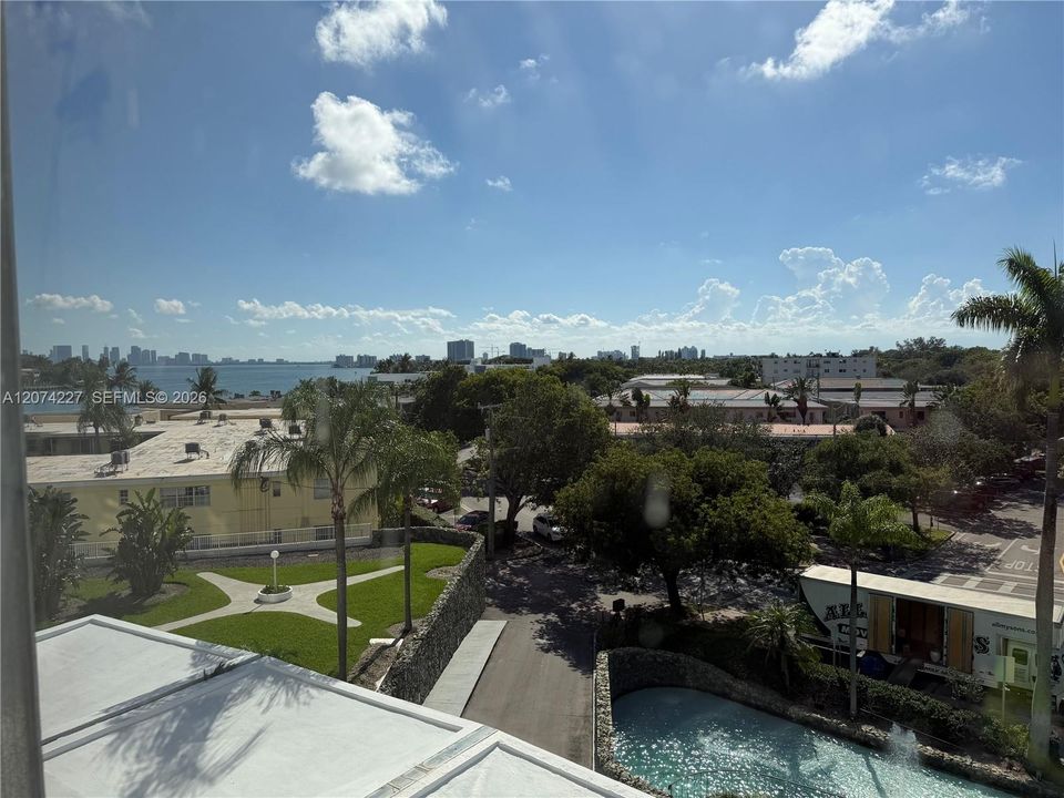 For Rent: $2,450 (1 beds, 1 baths, 678 Square Feet)