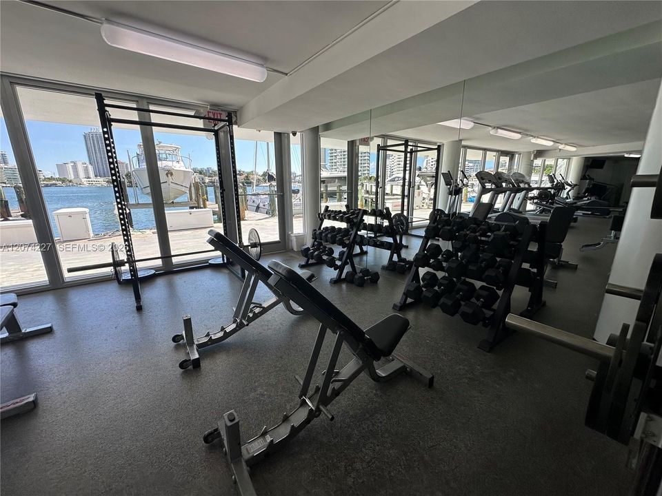 For Rent: $2,450 (1 beds, 1 baths, 678 Square Feet)