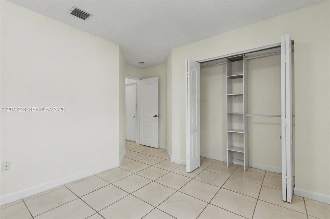 Closet in 2nd bedroom