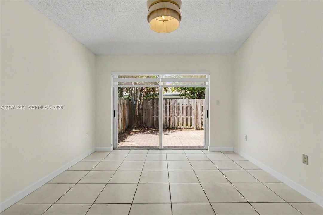 For Sale: $523,000 (2 beds, 2 baths, 923 Square Feet)
