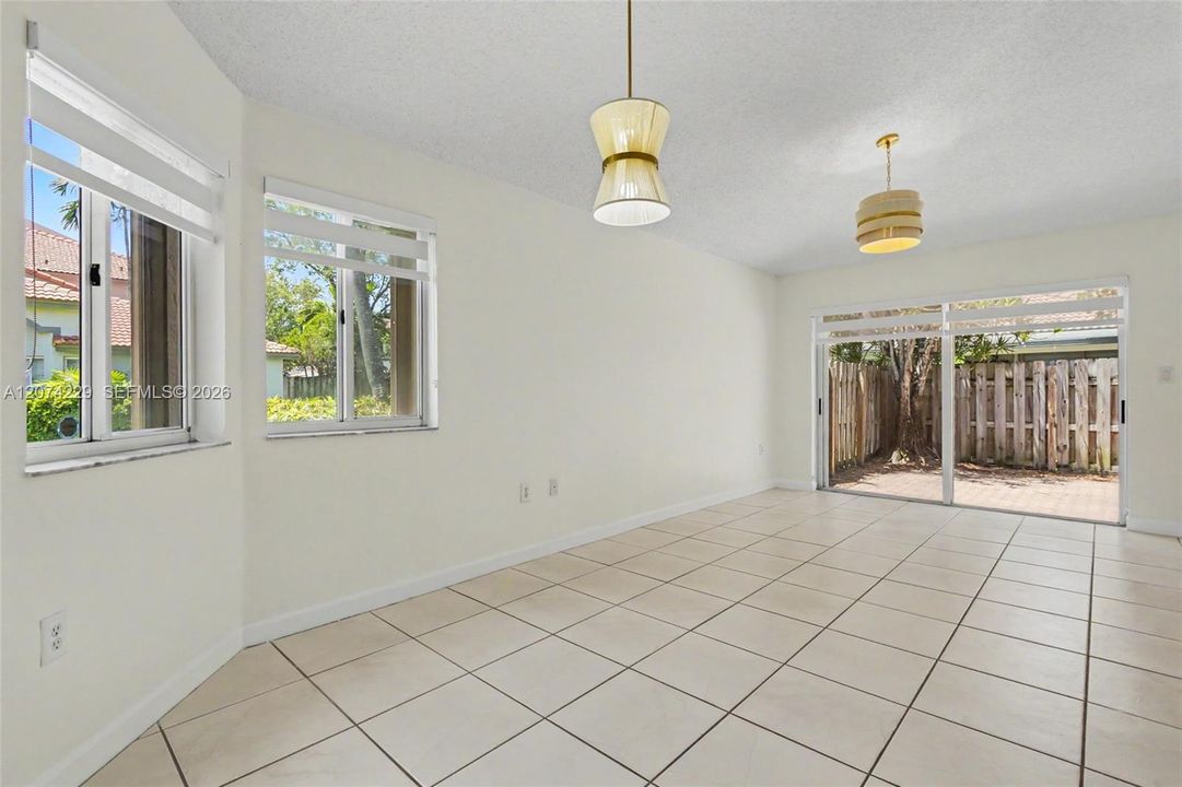 For Sale: $523,000 (2 beds, 2 baths, 923 Square Feet)