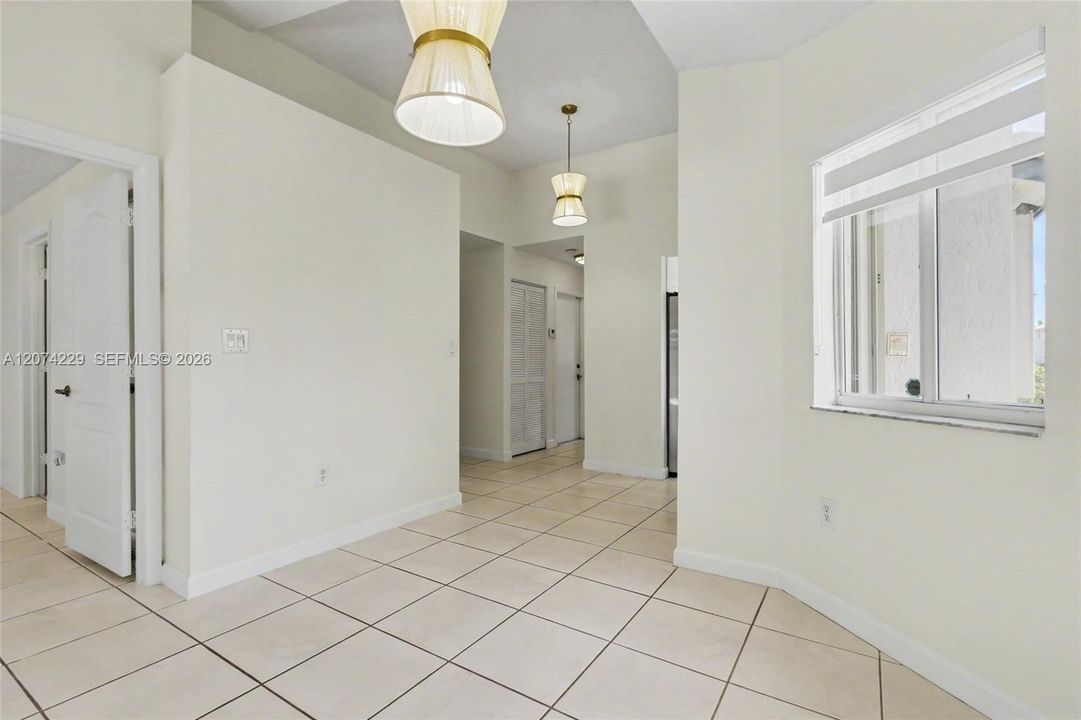 For Sale: $523,000 (2 beds, 2 baths, 923 Square Feet)