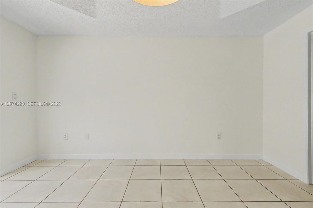 For Sale: $523,000 (2 beds, 2 baths, 923 Square Feet)
