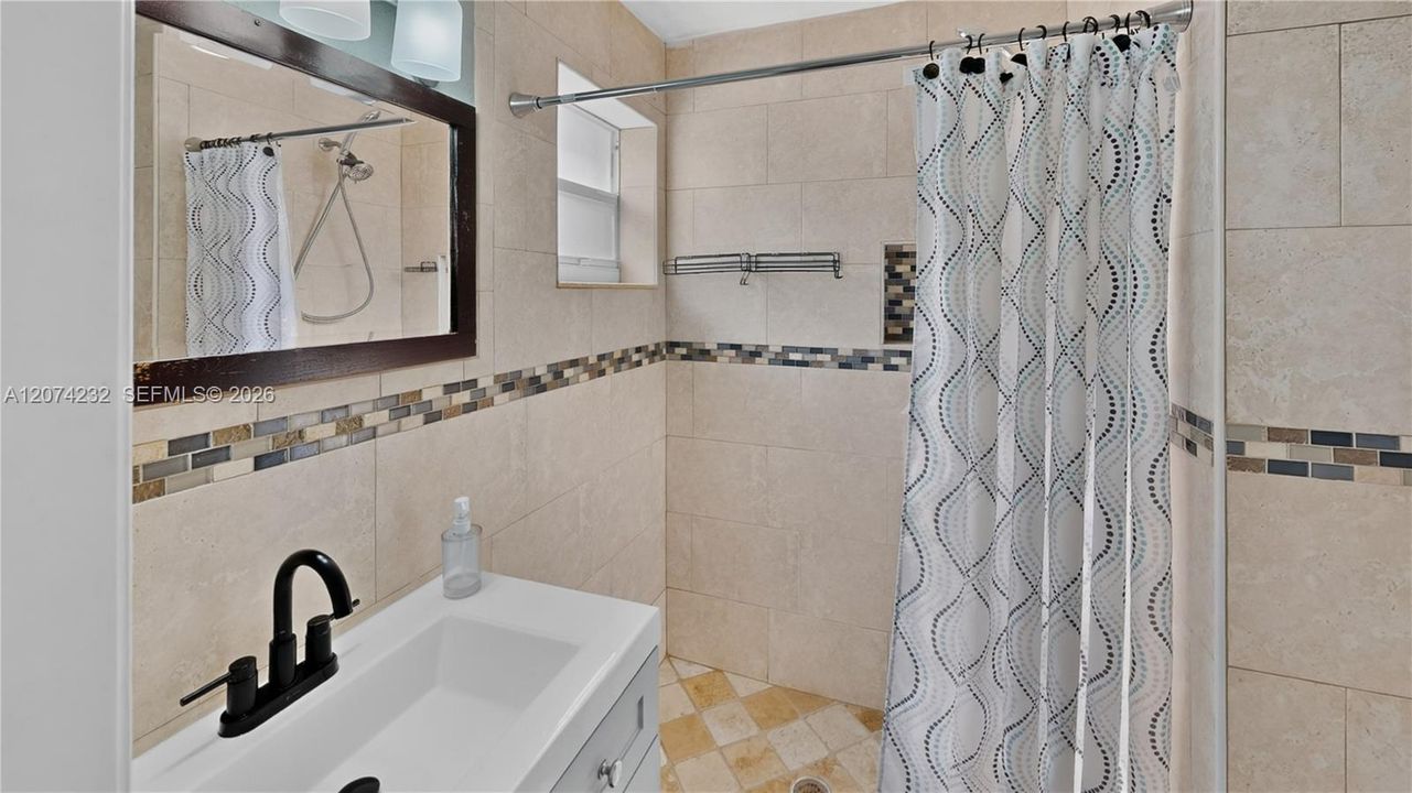 En Venta: $529,900 (4 camas, 2 baños, 1192 Pies cuadrados)