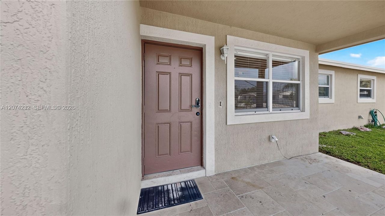 En Venta: $529,900 (4 camas, 2 baños, 1192 Pies cuadrados)