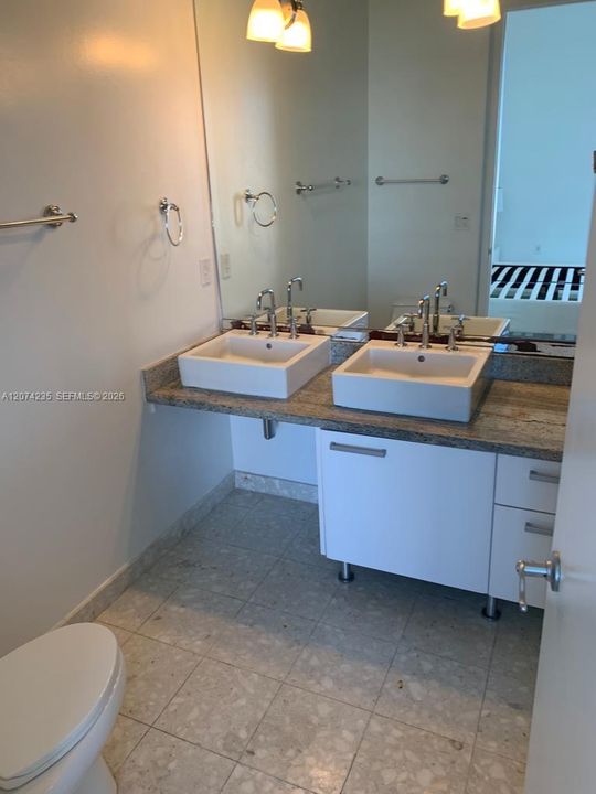 For Sale: $650,000 (2 beds, 2 baths, 1290 Square Feet)