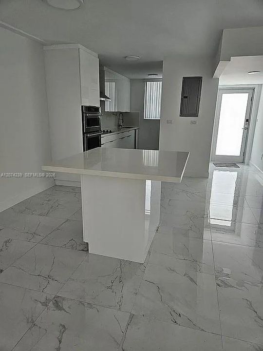 For Sale: $450,000 (2 beds, 2 baths, 982 Square Feet)