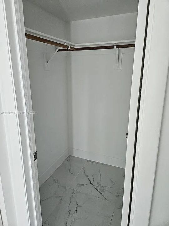 For Sale: $450,000 (2 beds, 2 baths, 982 Square Feet)