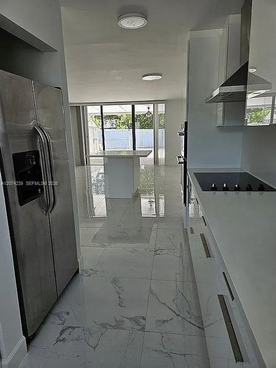 For Sale: $450,000 (2 beds, 2 baths, 982 Square Feet)