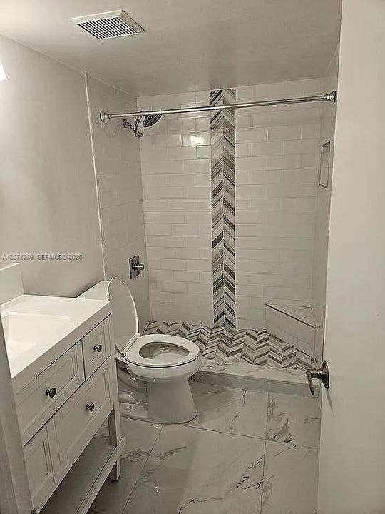 For Sale: $450,000 (2 beds, 2 baths, 982 Square Feet)