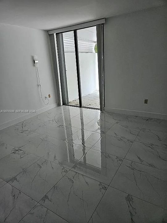 For Sale: $450,000 (2 beds, 2 baths, 982 Square Feet)