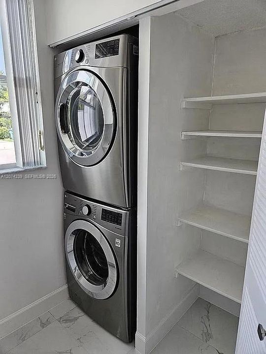For Sale: $450,000 (2 beds, 2 baths, 982 Square Feet)