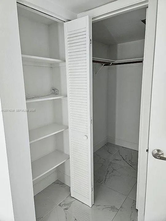 For Sale: $450,000 (2 beds, 2 baths, 982 Square Feet)