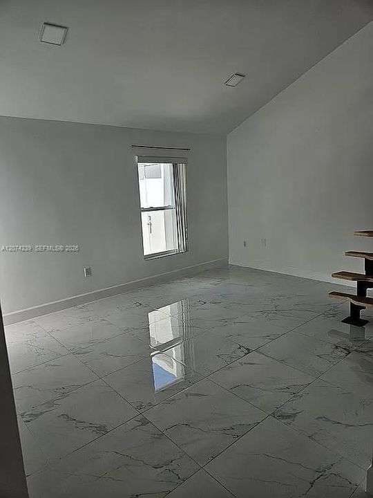 For Sale: $450,000 (2 beds, 2 baths, 982 Square Feet)