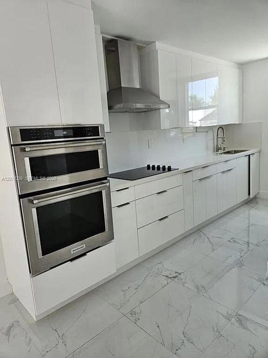 For Sale: $450,000 (2 beds, 2 baths, 982 Square Feet)