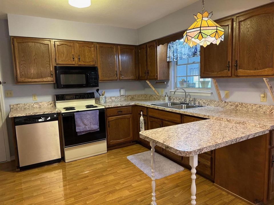 Key 2438 kitchen 1