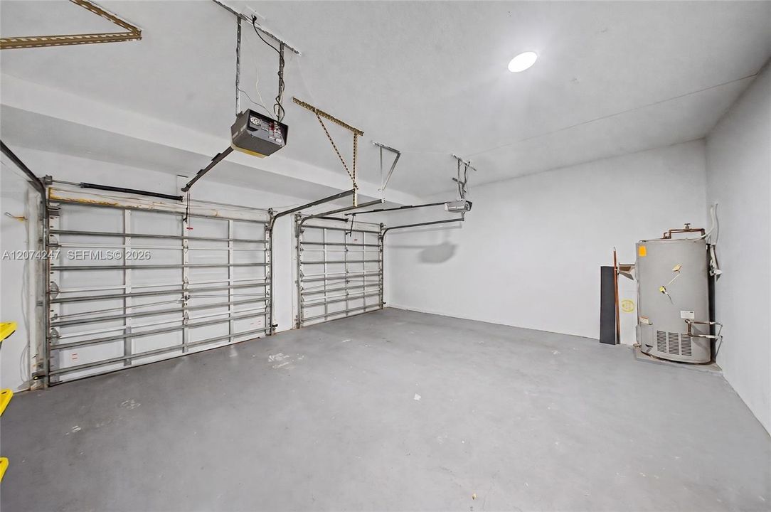En Venta: $790,000 (4 camas, 2 baños, 1940 Pies cuadrados)